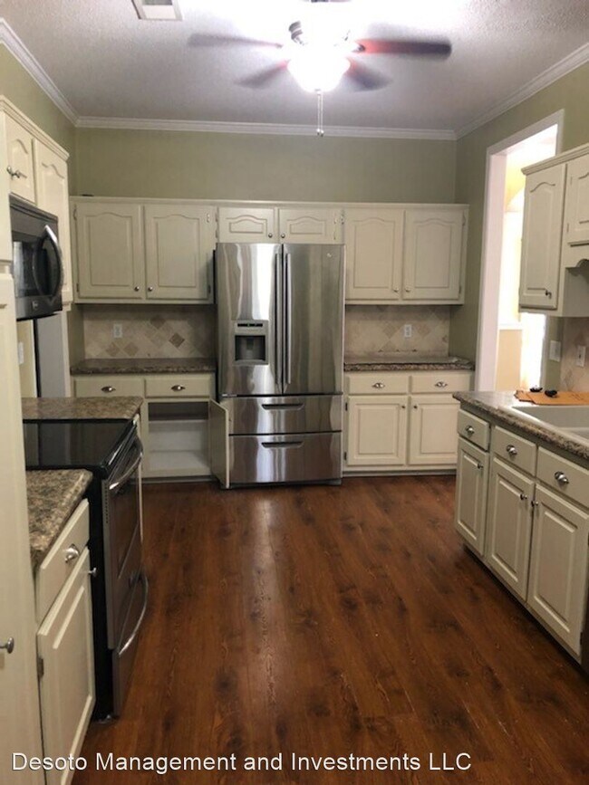 Building Photo - 4 br, 2 bath House - 3881 Lake Village Cove