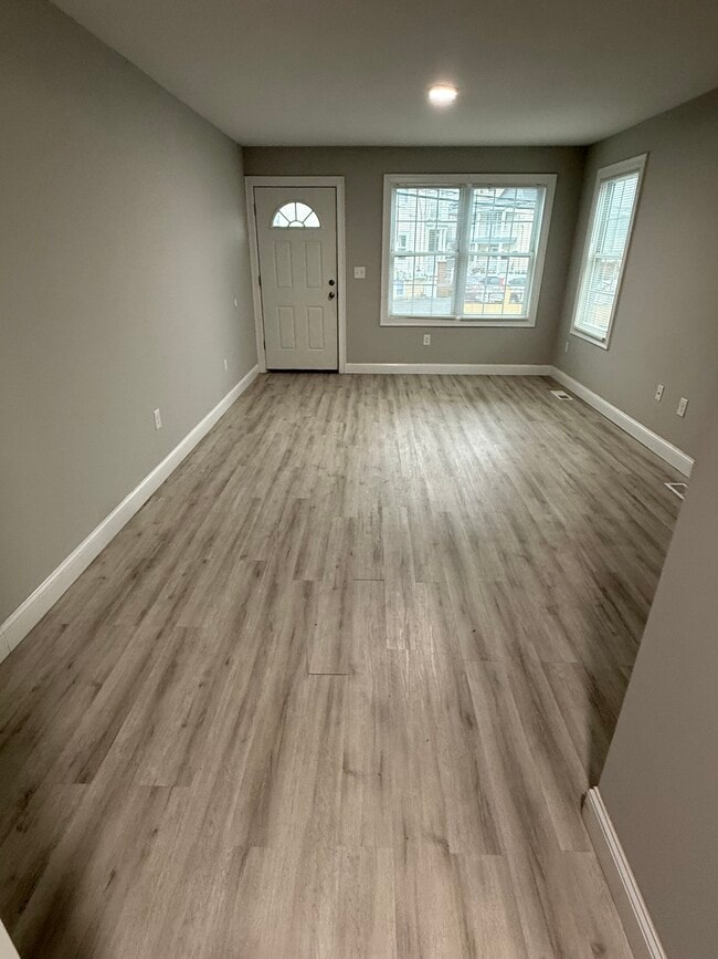 Building Photo - 25 Denison St