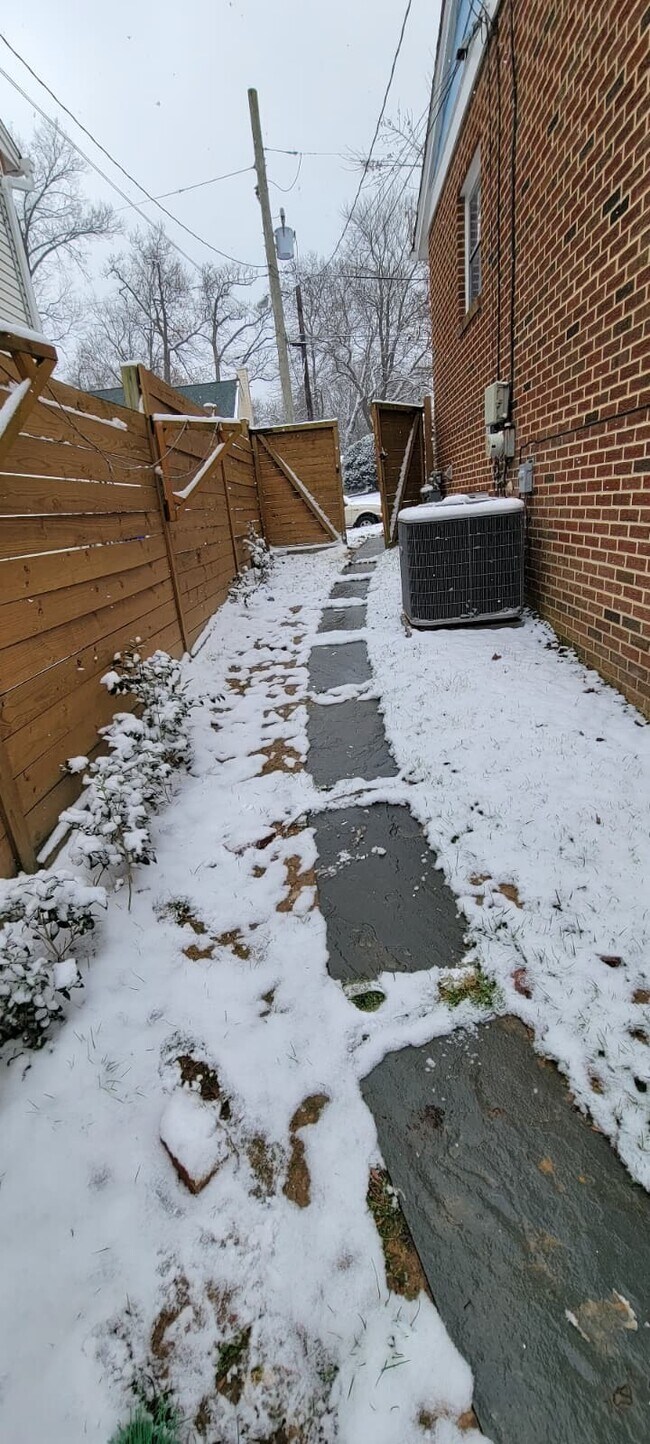 Pasarela al apartamento pt.2 - 1807 Blueridge Ave