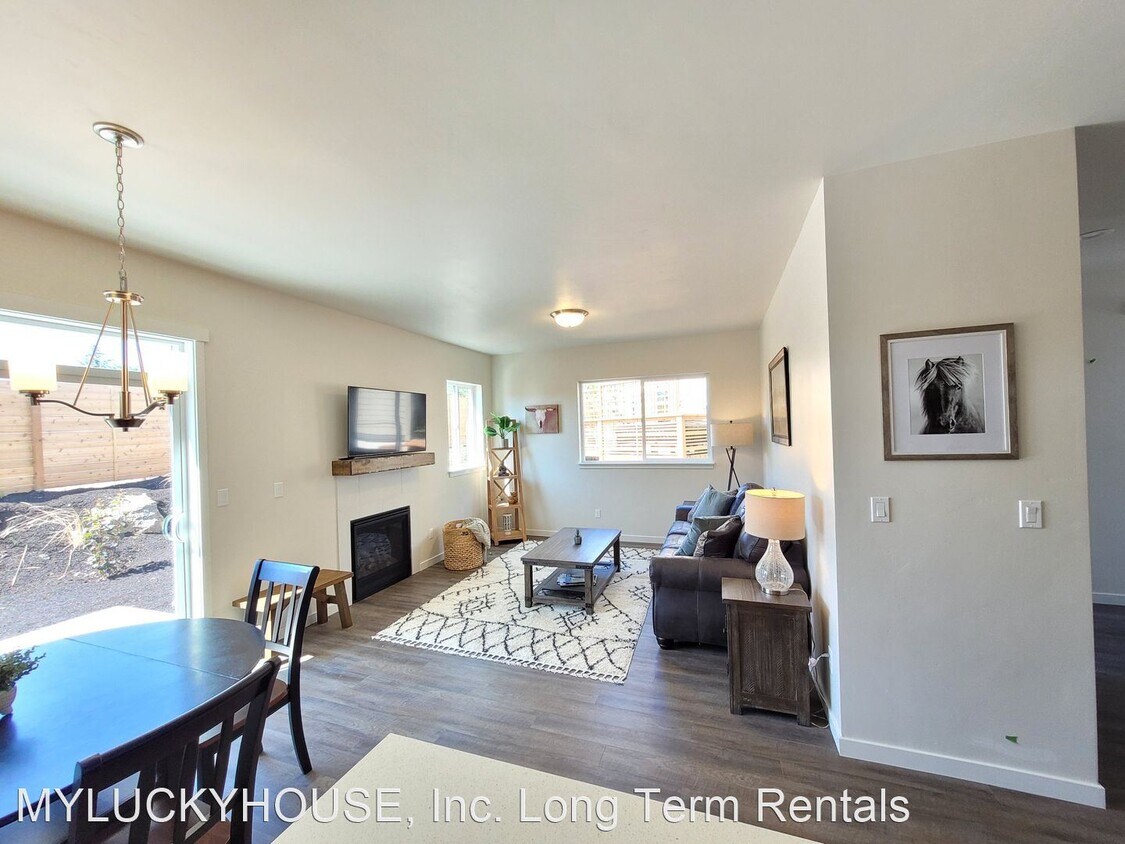 Foto principal - 3 br, 2.5 bath House - 920 NE Paula