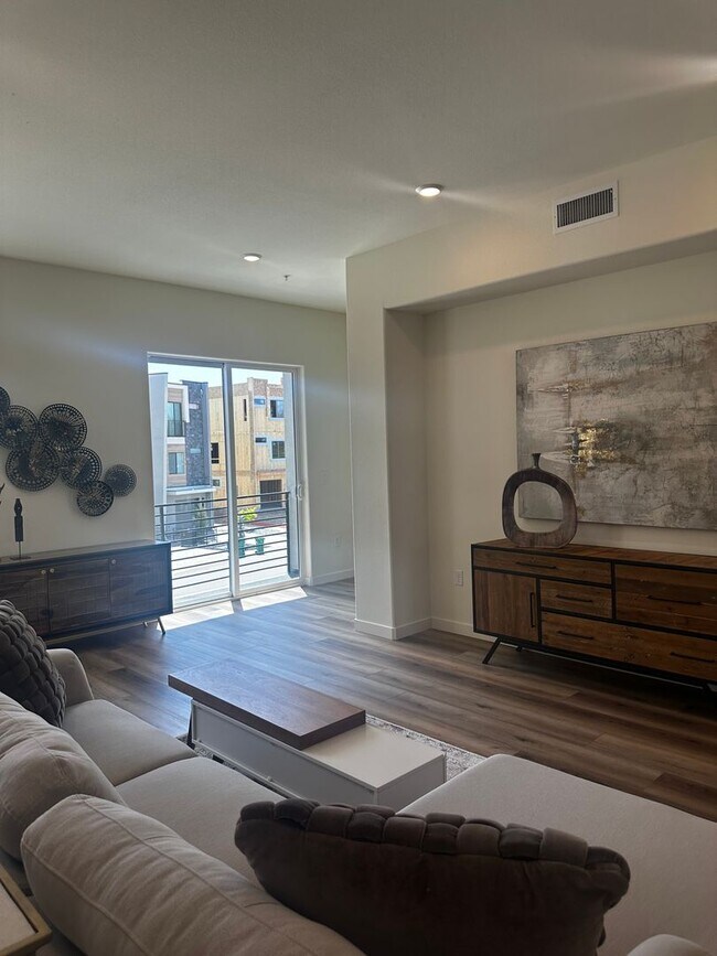 Foto del edificio - City Life with the Sounds of Nature! Price...