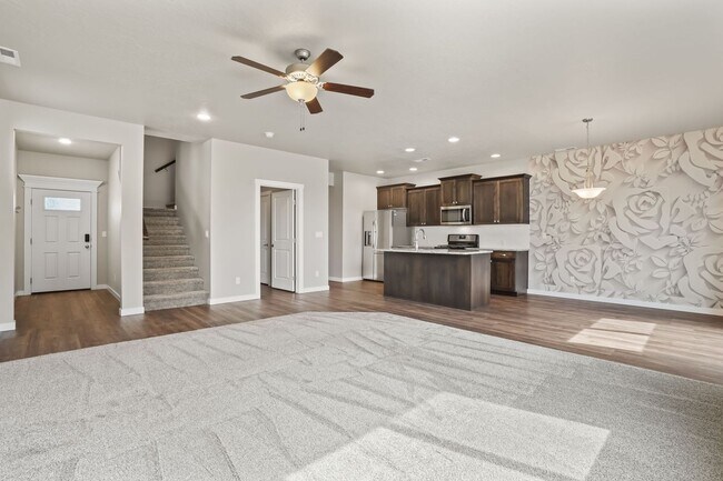 Foto del edificio - Beautiful 3bd/2.5ba Home w/Office Space & Bonus Loft