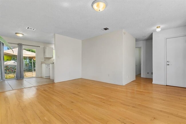 Building Photo - 722 Wales Way