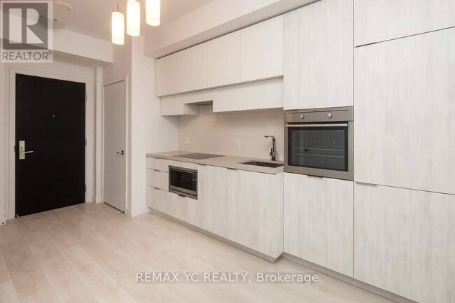 Building Photo - 8 Eglinton Ave E