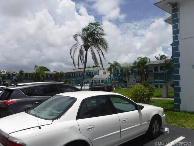 Foto del edificio - 1045 NE 39th Dr