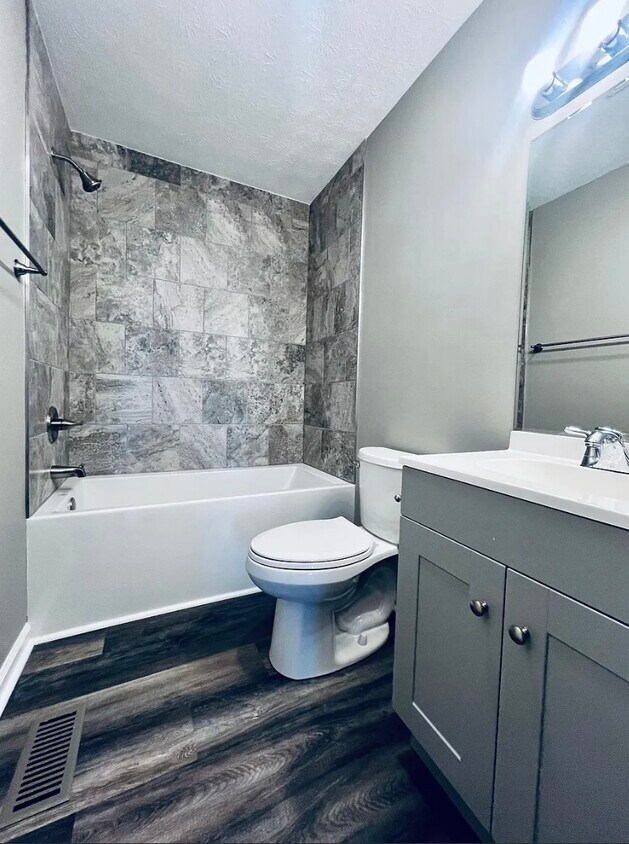 Foto principal - 206 S Keeneland Dr