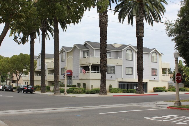 Building Photo - 505 W Amerige Ave