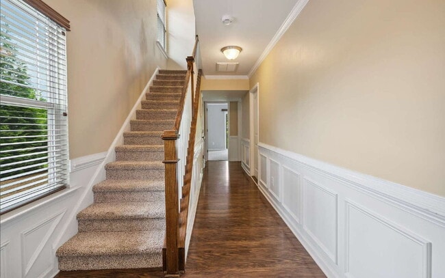 Building Photo - Spacious 3-Bedroom/3.5 Bathroom End-Unit T...