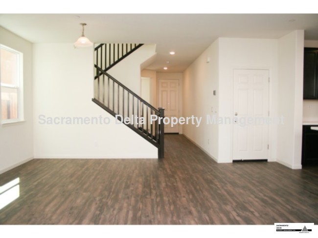 Building Photo - Gorgeous &amp; Brand Spanking New 4 Bd Home