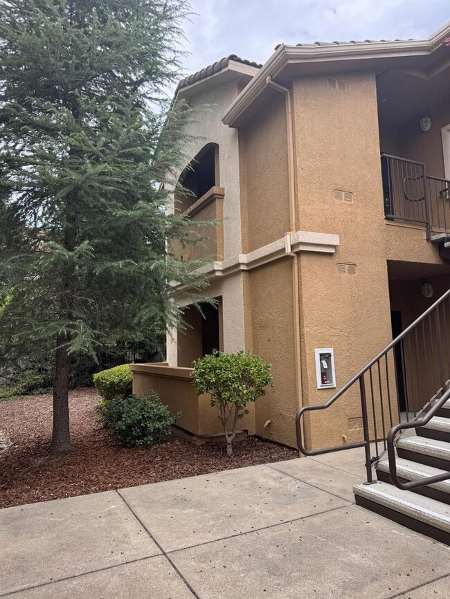 Building Photo - 501 Gibson Dr