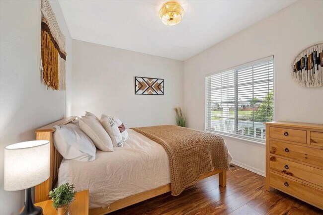 Foto del edificio - 141 Looking Glass Ave