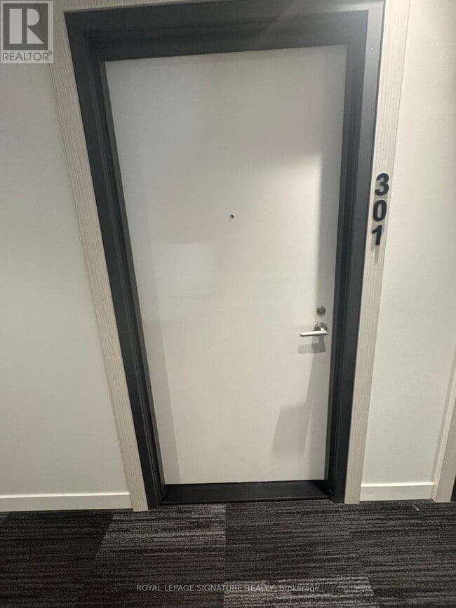 Photo du bâtiment - 900 St Clair Ave W