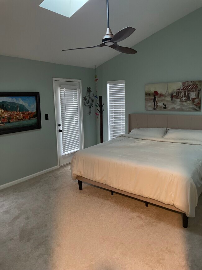 Foto del edificio - 4726 Hollis Rd