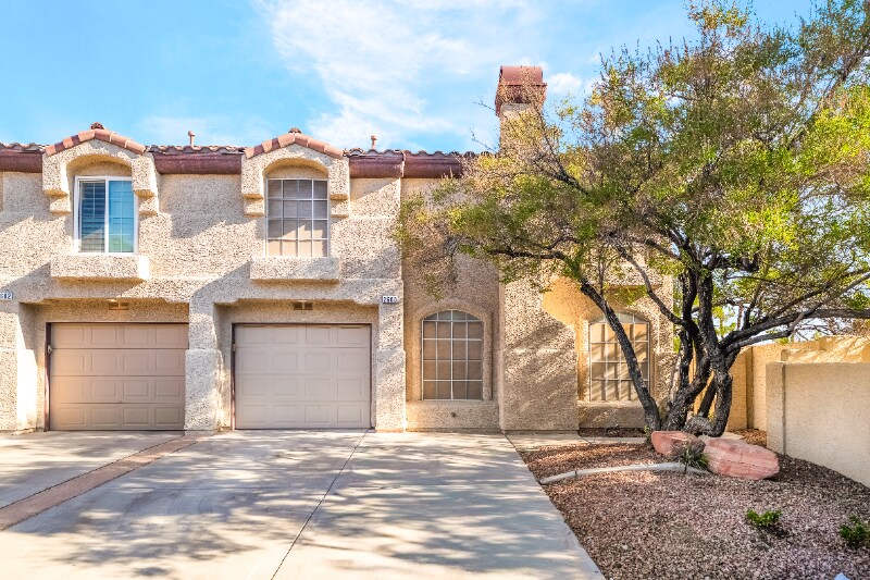 Foto principal - 2600 Twin Pines Ave