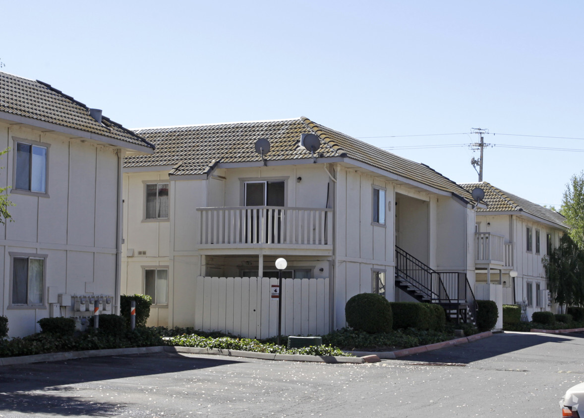 Building Photo - Golden Empire Apartments