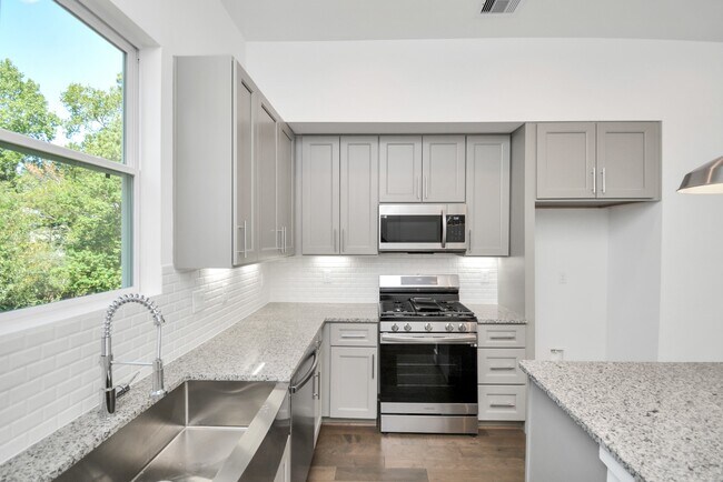 Foto del edificio - 420 Janisch Rd