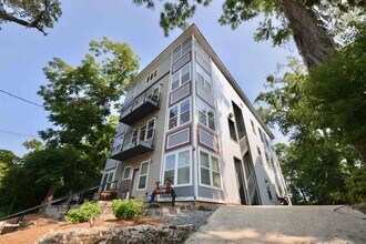 Building Photo - 454 St Francis St