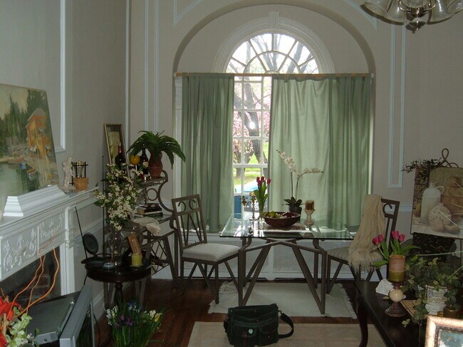 Building Photo - 28 Willett St