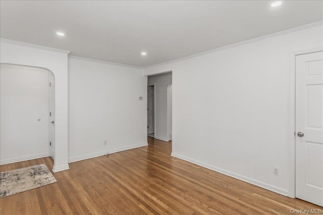 Foto del edificio - 1016 Oaks Dr