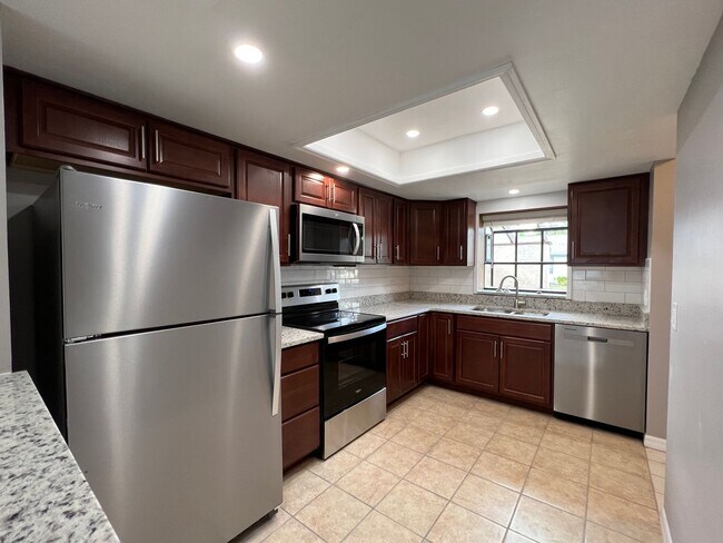 Foto del edificio - Updated & Remodeled 2/2 Townhouse in Kissi...