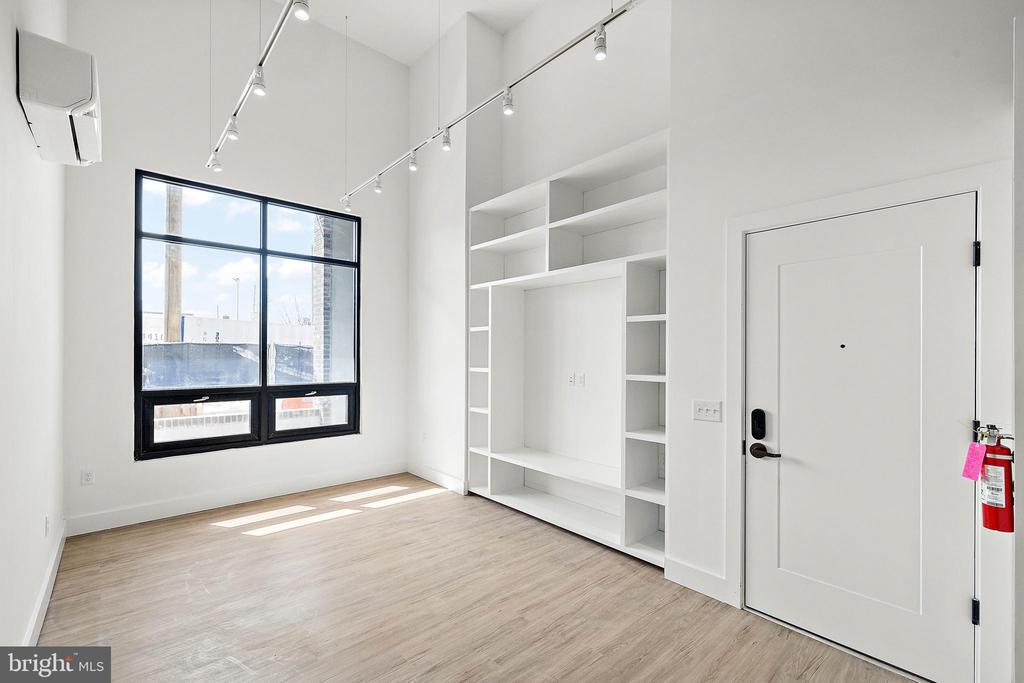 Primary Photo - 15 W Girard St