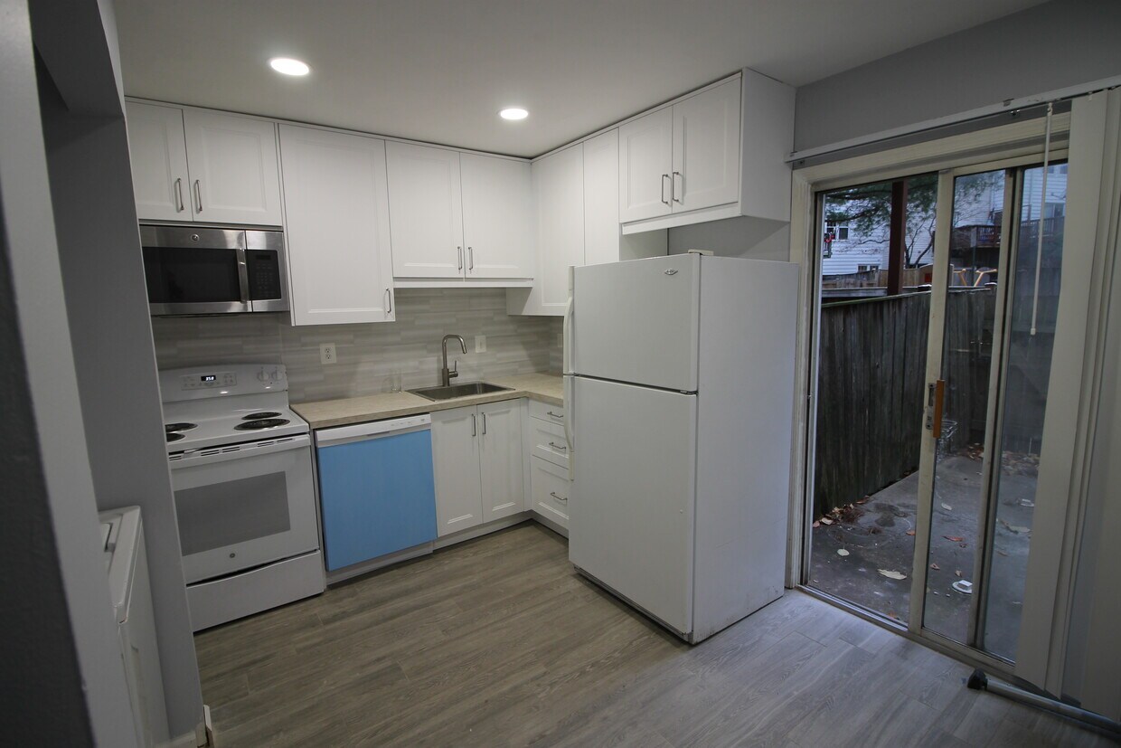 kitchen - 13708 Flowing Brook Ct