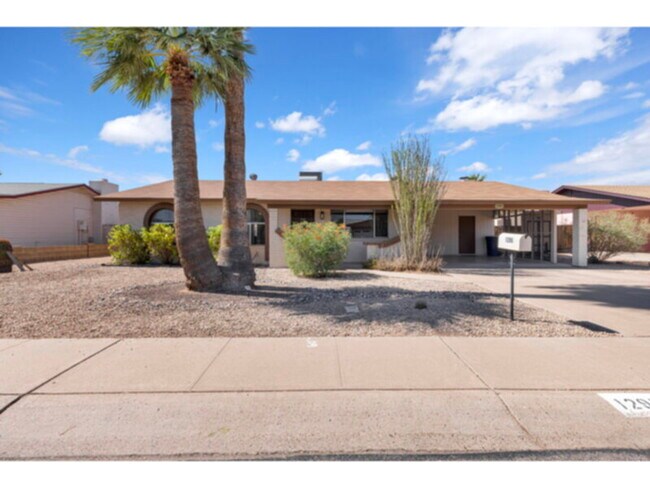 Foto del edificio - Awesome 4 Bedroom Home in the Heart of Cha...