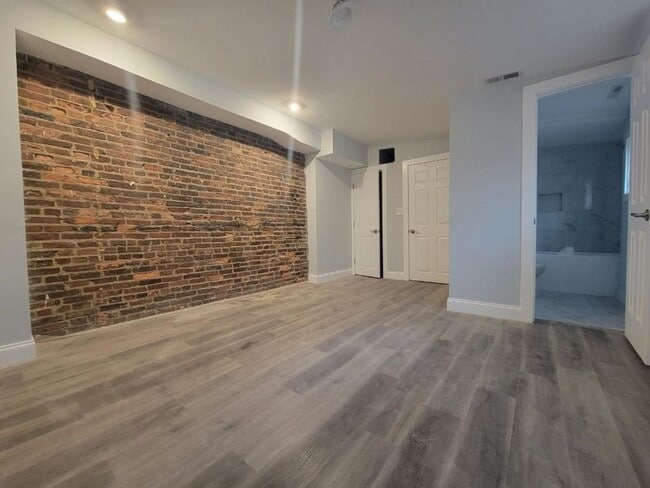 Foto del edificio - 406 S Durham St