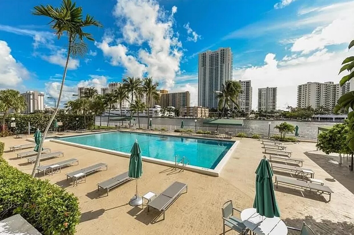 Foto principal - 1000 Parkview Dr