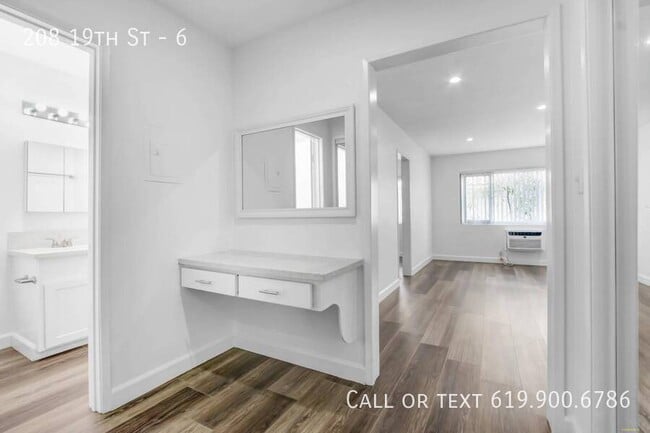 Building Photo - 208 19th St