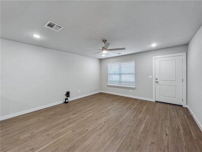 Building Photo - 313 NW 65th Ave