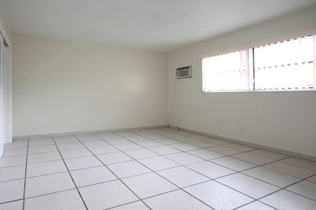 Building Photo - 4211 S Olive Ave