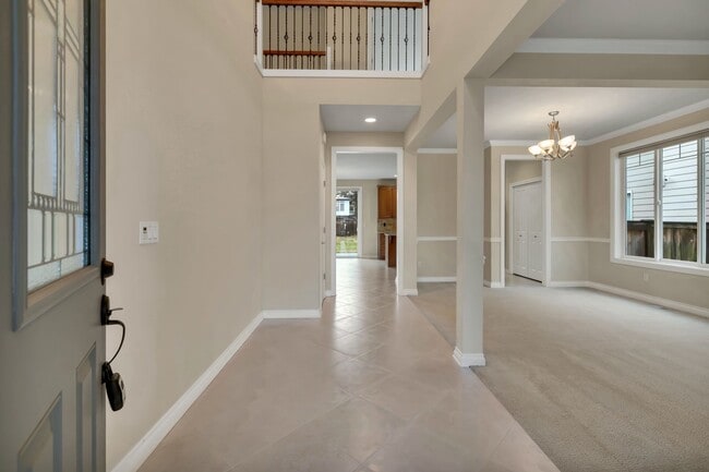 Building Photo - Gorgeous Kirkland Home w/2 car garage