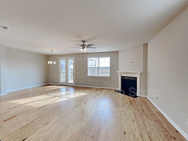 Foto del edificio - 466 Zenith Blvd