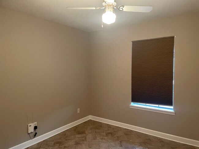 Foto del edificio - 3/2/2 WHITE OAK ISD - extra parking and st...