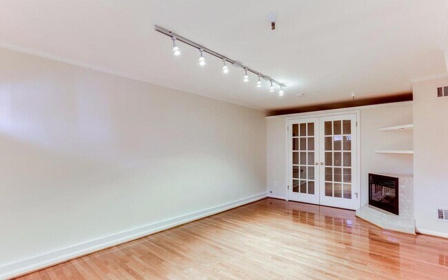 Foto del edificio - Lovely 2 Bedroom Townhouse in Columbia!