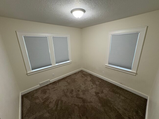 Building Photo - 516 Cutler St
