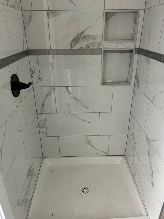 Building Photo - For Rent: Brand-New 3-Bedroom Home