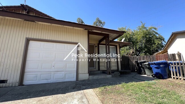 Foto del edificio - Cute 3bd/1ba Fair Oaks Duplex-Must See!