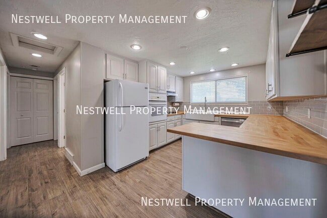 Building Photo - 1554 Beechwood Cir