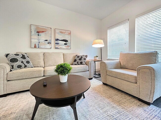 Foto del edificio - 2615 N Grady Ave