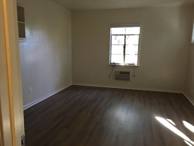 Building Photo - *DS647/7th408-McKinney, Sally