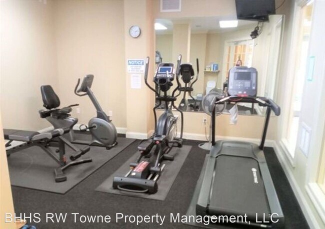 Building Photo - 1 br, 1 bath House - 5215 Center Street #107