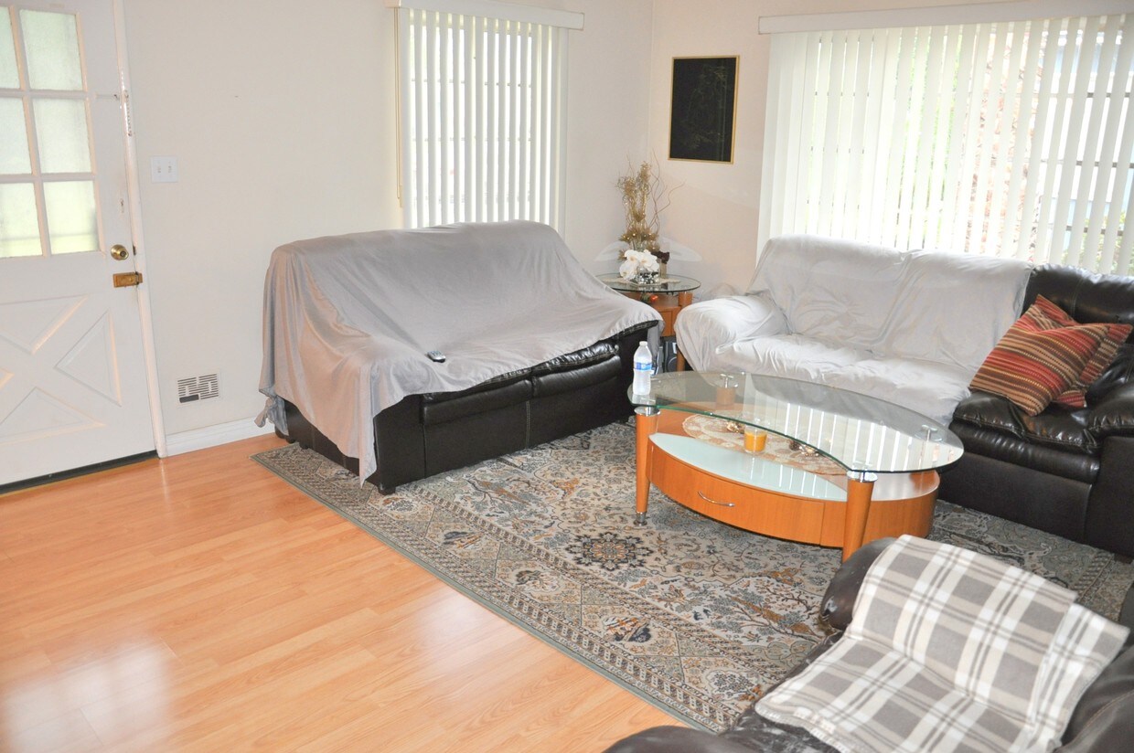 Foto del edificio - 816 W Glenoaks Blvd