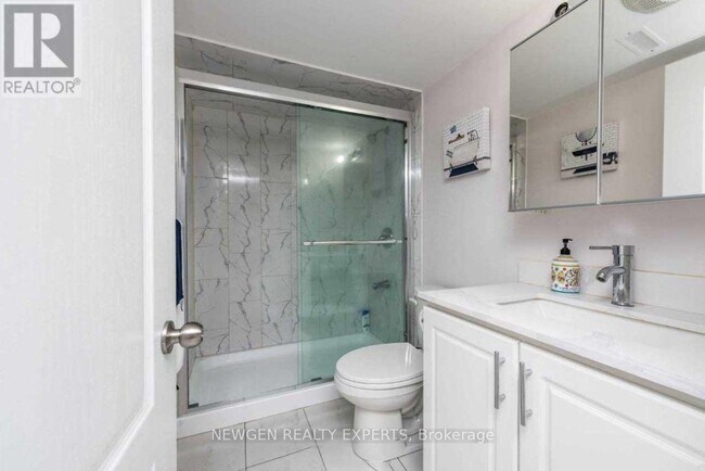 Building Photo - 24 Thornapple St