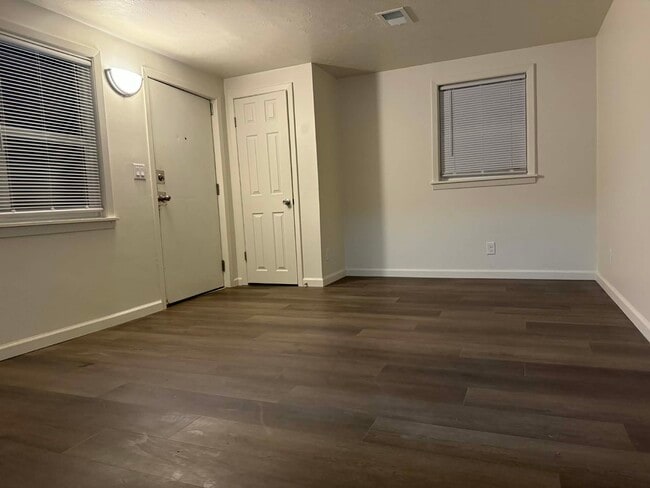 Building Photo - 4220 S 49th St