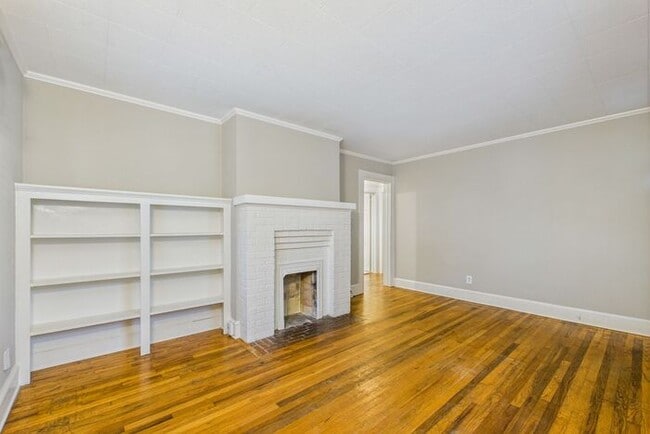 Building Photo - NW - Adorable Updated Home, Hardwood Floor...