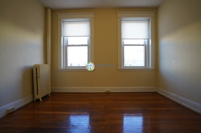 Building Photo - 221 Kelton St