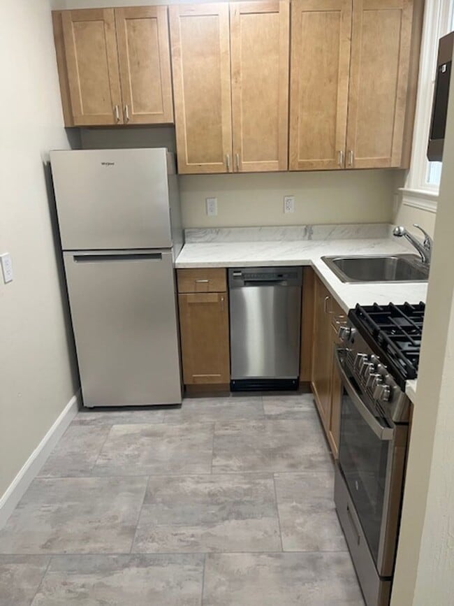 Building Photo - Newly Remodeled Studio in Alamo Square. Al...