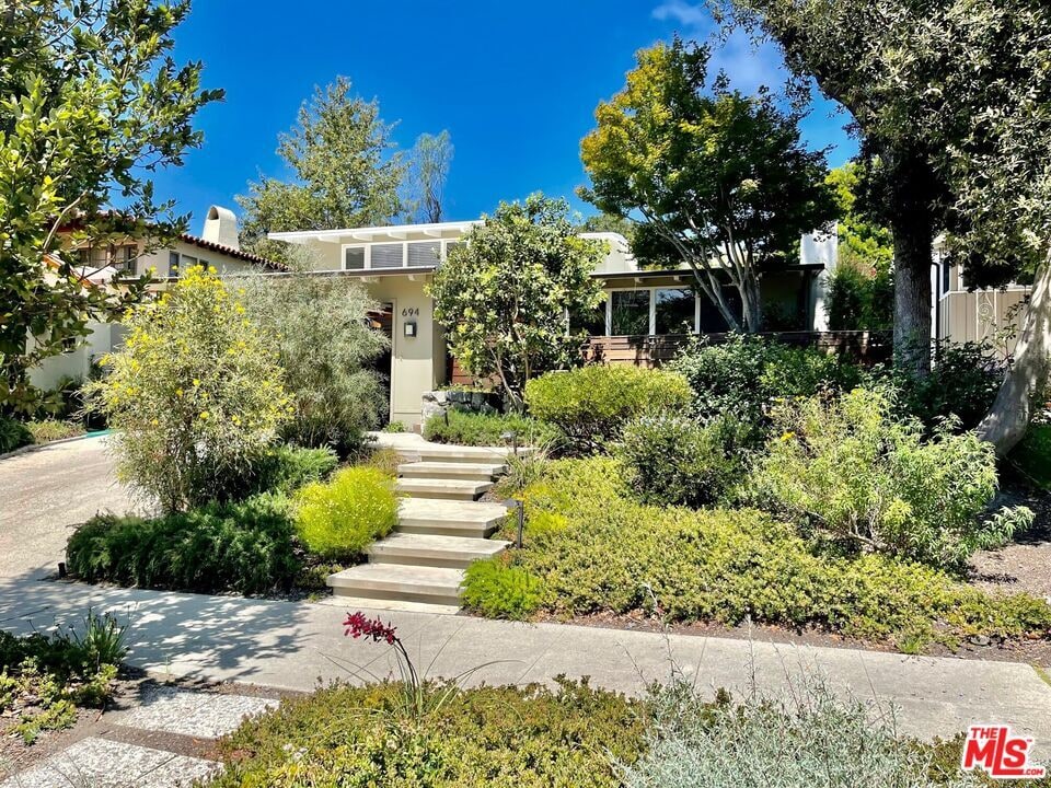 Primary Photo - 694 San Lorenzo St